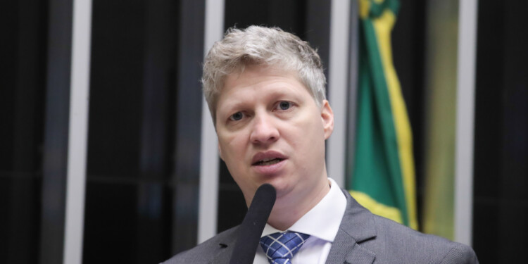 Van Hattem no Entrelinhas: Deputado disputa presidência da Câmara contra Centrão-PT Van Hattem no Entrelinhas: Deputado disputa presidência da Câmara contra Centrão-PT