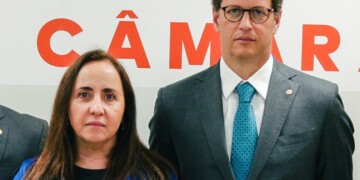 Deputados apresentam regulamentação para recarga de carros elétricos Deputados apresentam regulamentação para recarga de carros elétricos