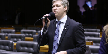 “O PT não gosta de quem não depende deles, eles querem um povo dependente”, ressalta deputado Marcel van Hattem “O PT não gosta de quem não depende deles, eles querem um povo dependente”, ressalta deputado Marcel van Hattem