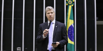 NOVO cobra Itamaraty por abandono de perseguidos por Maduro NOVO cobra Itamaraty por abandono de perseguidos por Maduro