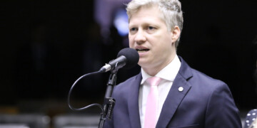 Projeto que limita poderes do TSE avança na CCJ da Câmara Projeto que limita poderes do TSE avança na CCJ da Câmara